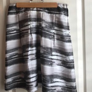 H&M Gray & White Lined Skirt